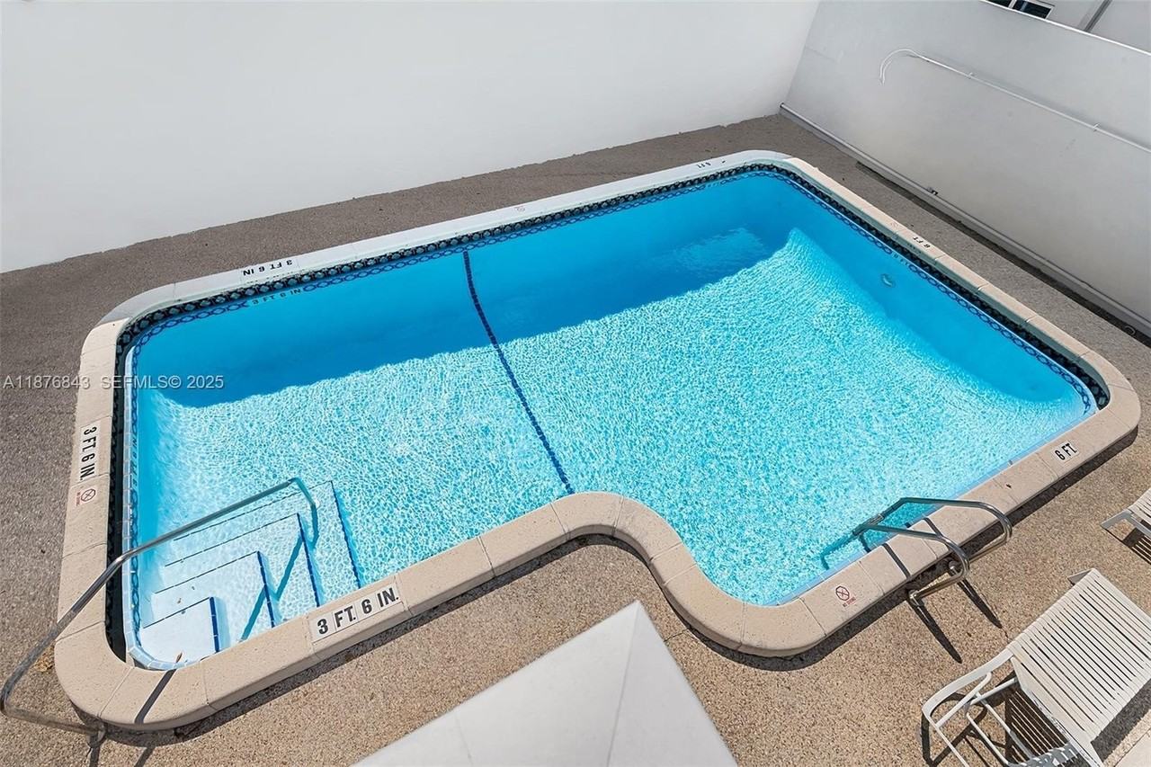 2616 Northeast 14th Avenue #2 - Photo 6 of 16