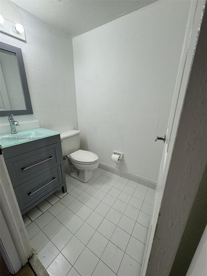 915 Se 13th Rd - Photo 2 of 8