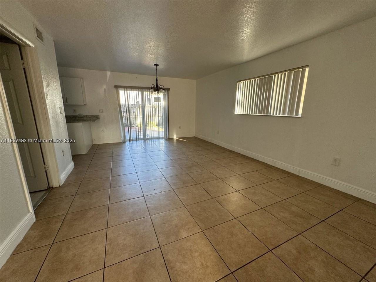 915 Se 13th Rd - Photo 3 of 8