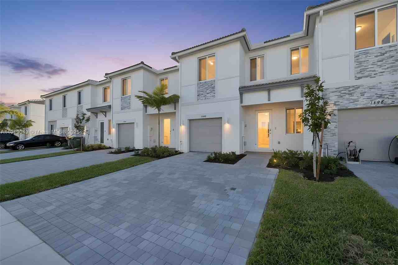 1400 Se 6th Rd - Photo 2 of 8