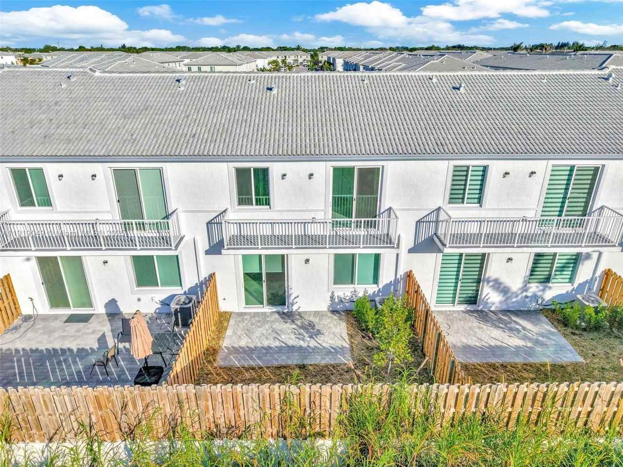 1400 Se 6th Rd - Photo 3 of 8