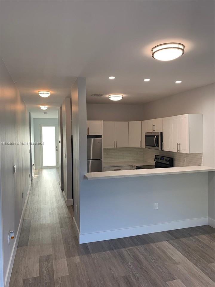 805 East 28th Street #805 - Photo 2 of 8