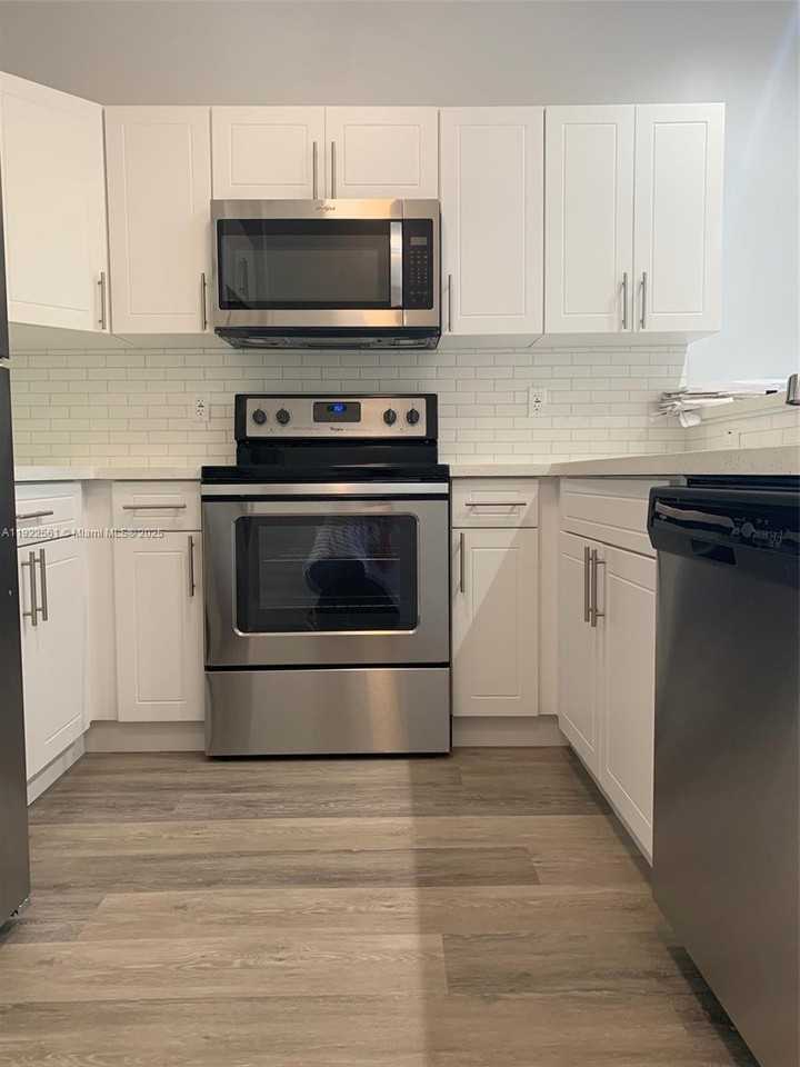 805 East 28th Street #805 - Photo 3 of 8