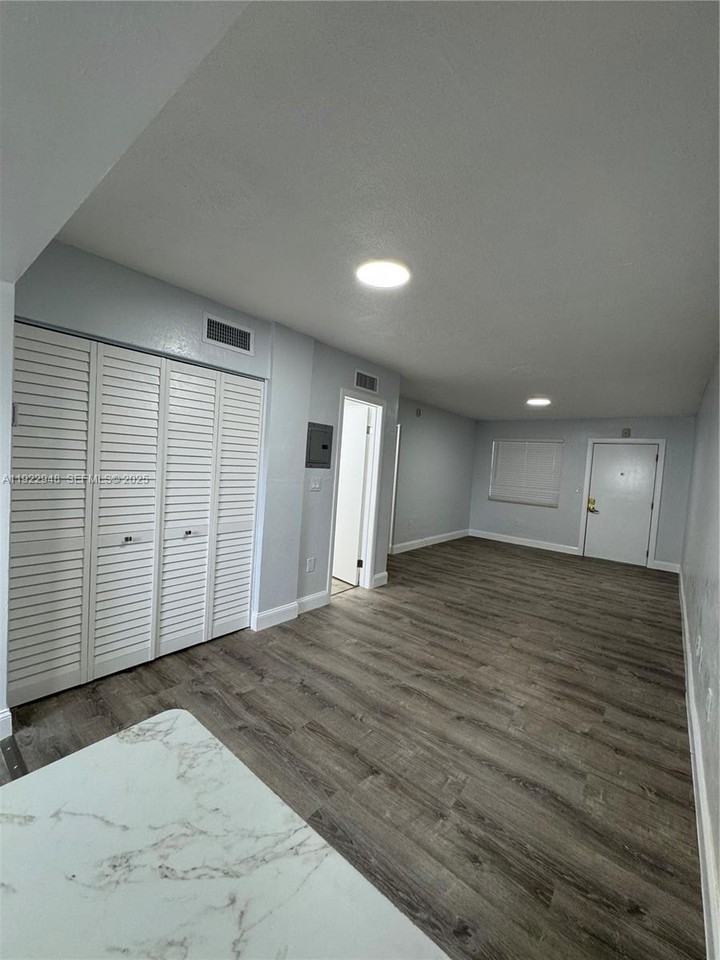 11950 Ne 2nd Ave #102 - Photo 4 of 5