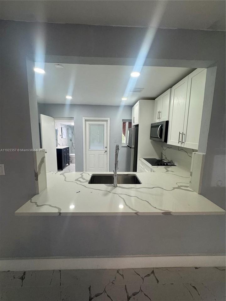 1171 Ne 161st Ter - Photo 5 of 8