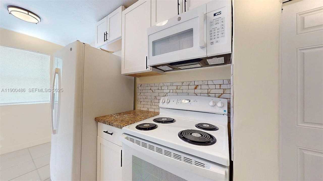 830 Nw 3rd St #830 - Photo 2 of 15