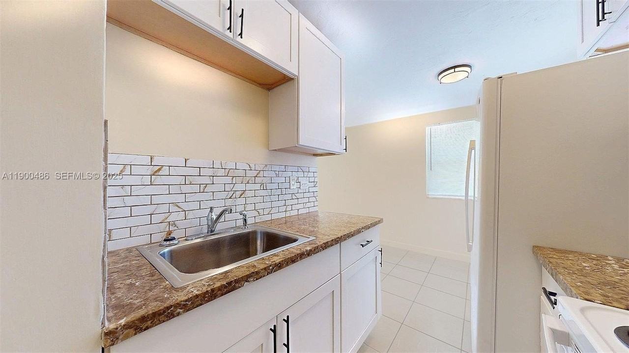 830 Nw 3rd St #830 - Photo 4 of 15