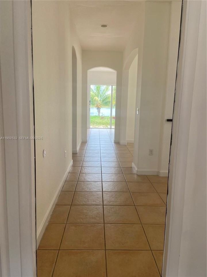 1522 Southeast 16th Avenue #1522 - Photo 2 of 22