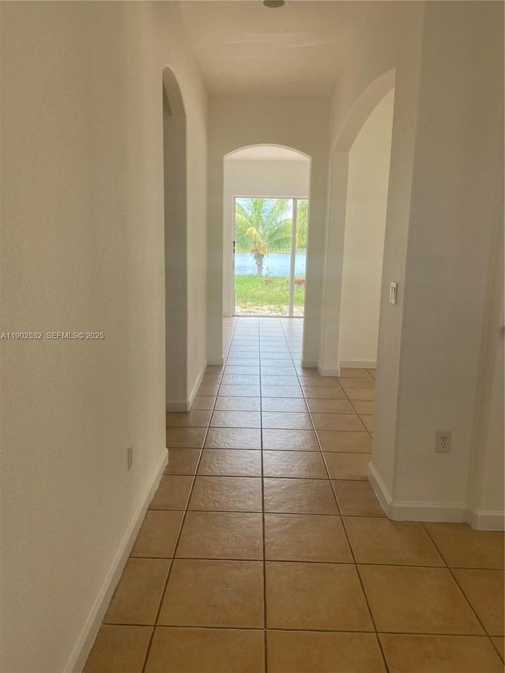 1522 Southeast 16th Avenue #1522 - Photo 3 of 22