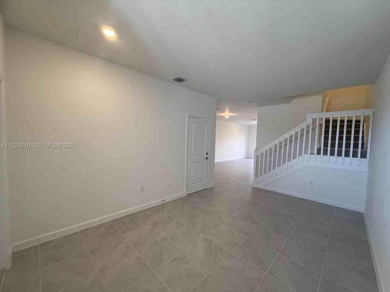 2746 Se 24th Ter - Photo 2 of 23