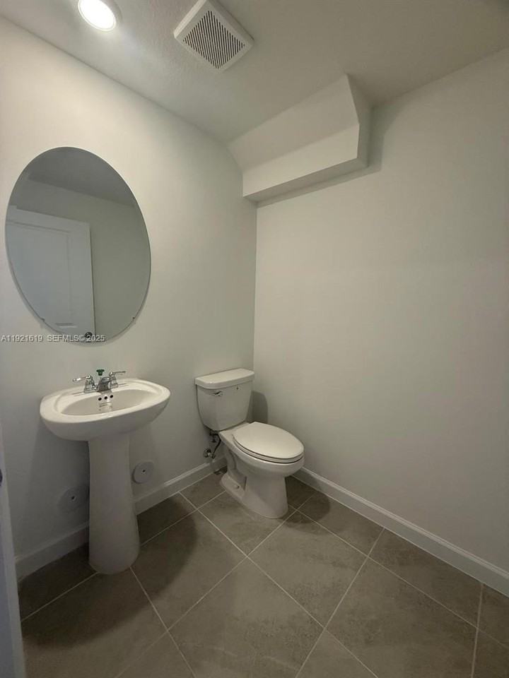 2746 Se 24th Ter - Photo 6 of 23