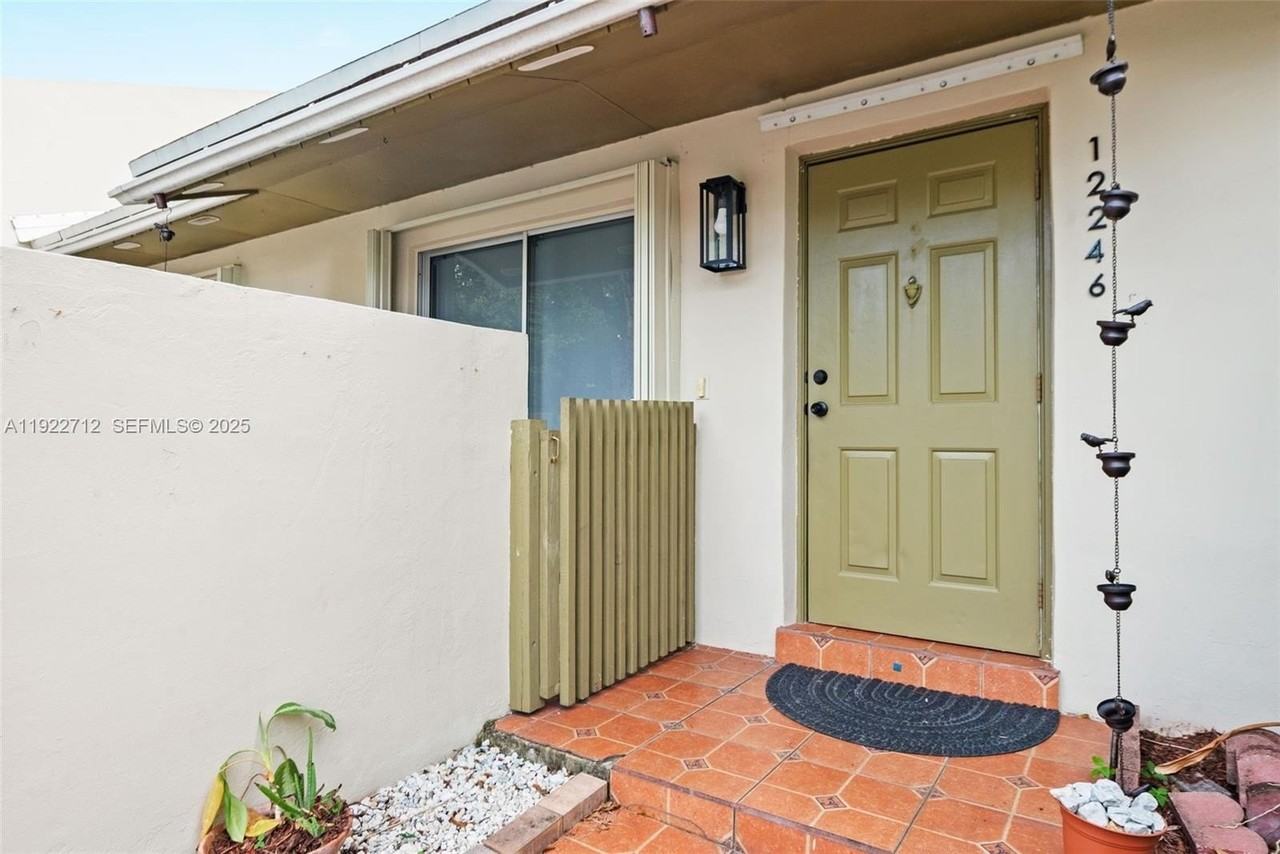 12246 Sw 116th Ln #12246 - Photo 3 of 25