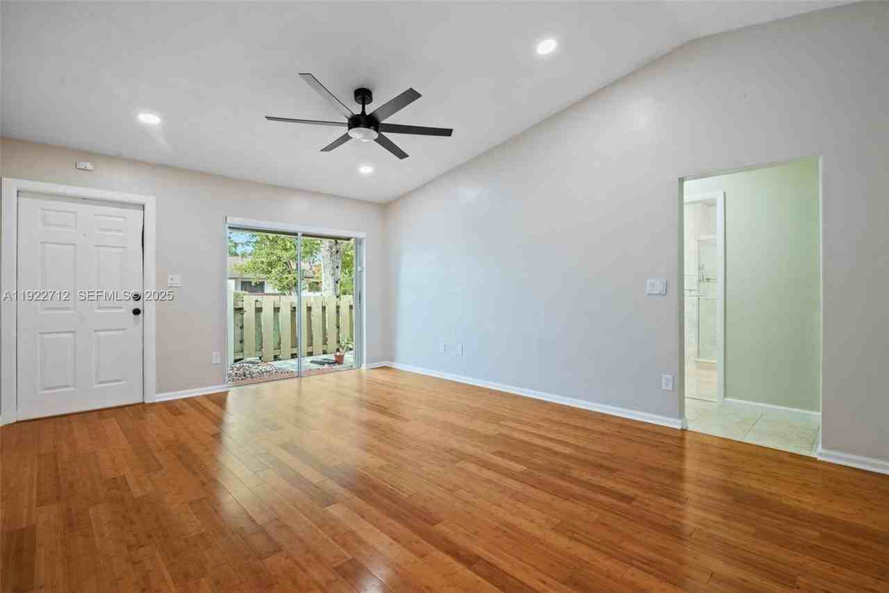 12246 Sw 116th Ln #12246 - Photo 4 of 25