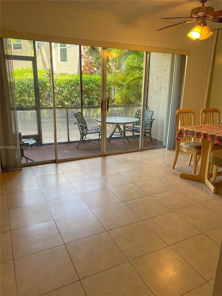 5234 Ne 6th Ave #B25 - Photo 5 of 19