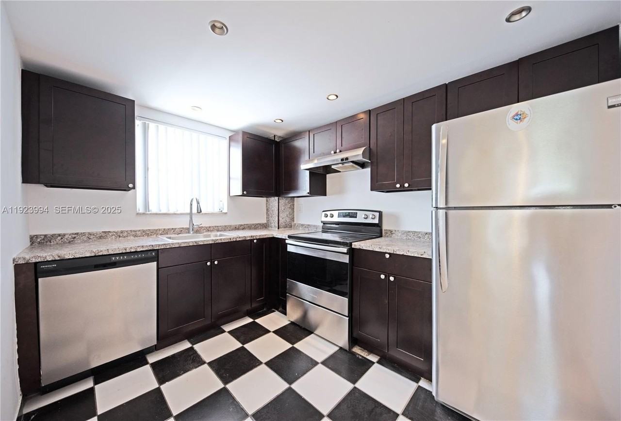 4142 Jefferson Avenue #2C - Photo 6 of 25