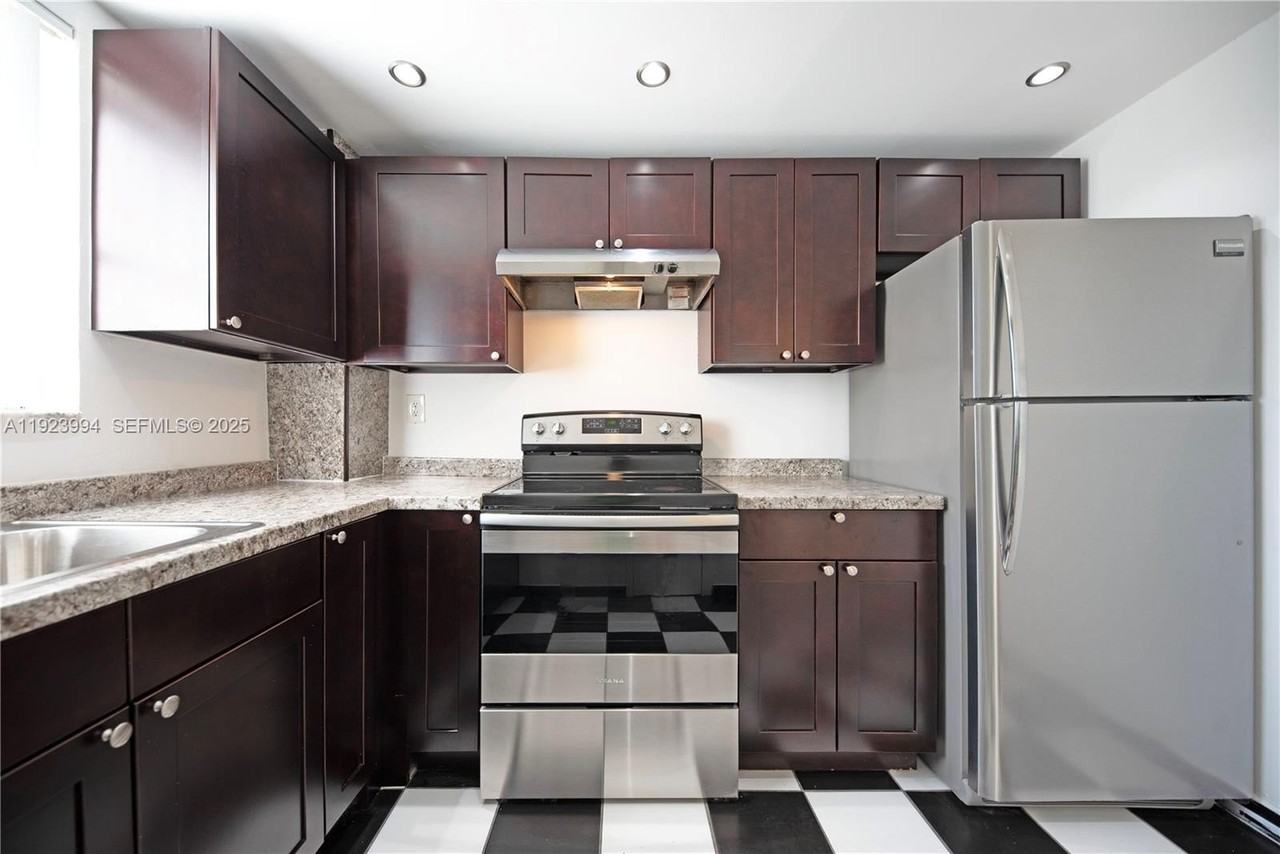 4142 Jefferson Avenue #2C - Photo 7 of 25