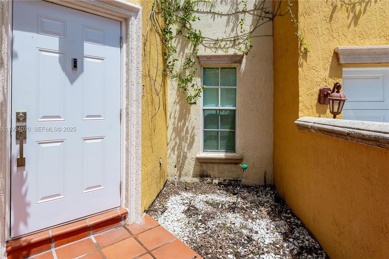 18460 Ne 30th Ave #18460 - Photo 2 of 44