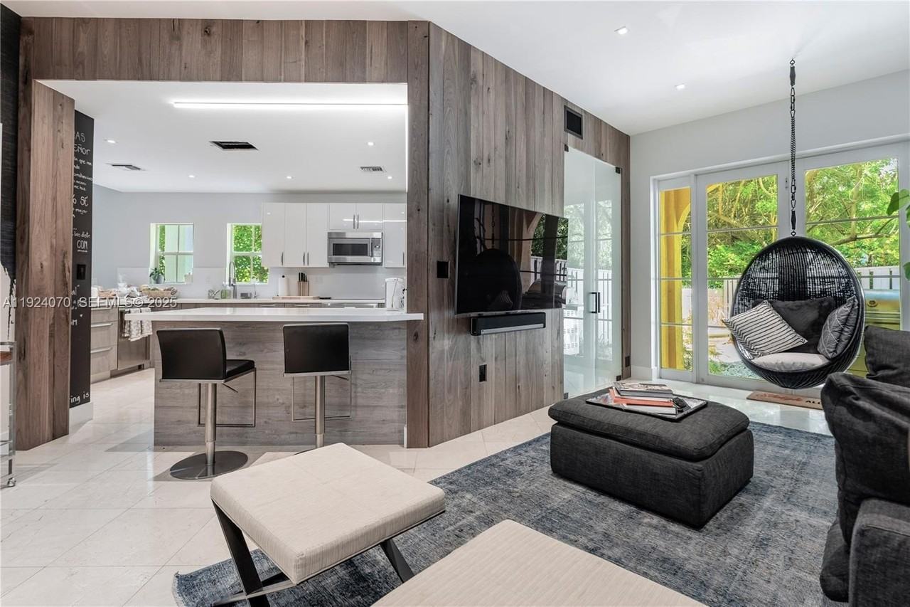 18460 Ne 30th Ave #18460 - Photo 6 of 44