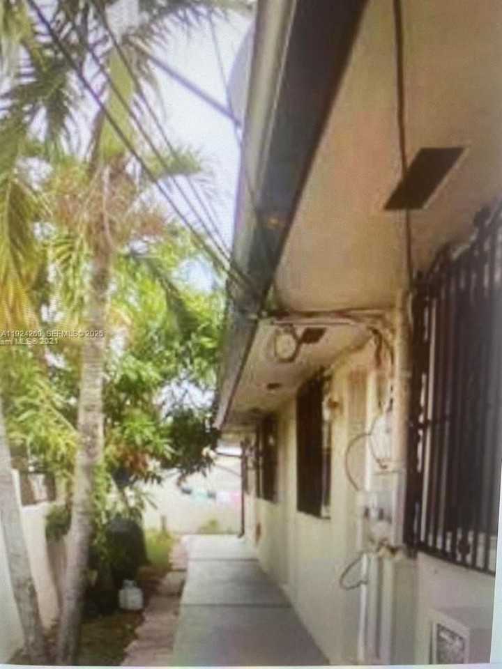 10805 Sw 4th St #4 - Photo 2 of 8