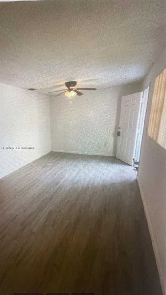 10805 Sw 4th St #4 - Photo 7 of 8