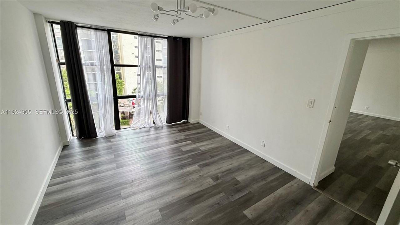 16909 N Bay Rd #504 - Photo 7 of 50