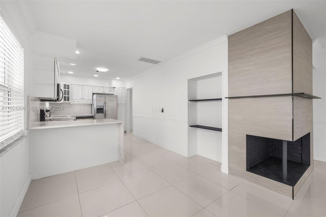 1627 Moffett St - Photo 7 of 34