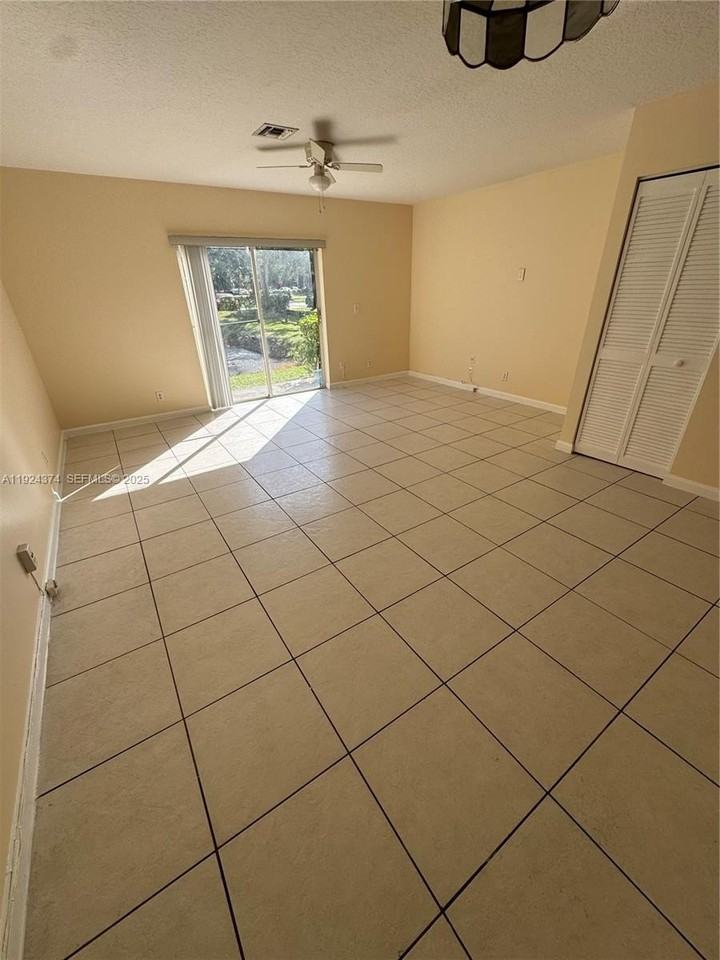 11614 Nw 37th St #11614 - Photo 2 of 8