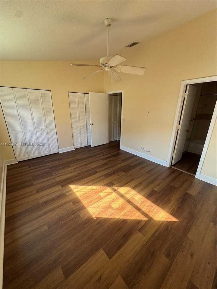 11614 Nw 37th St #11614 - Photo 3 of 8