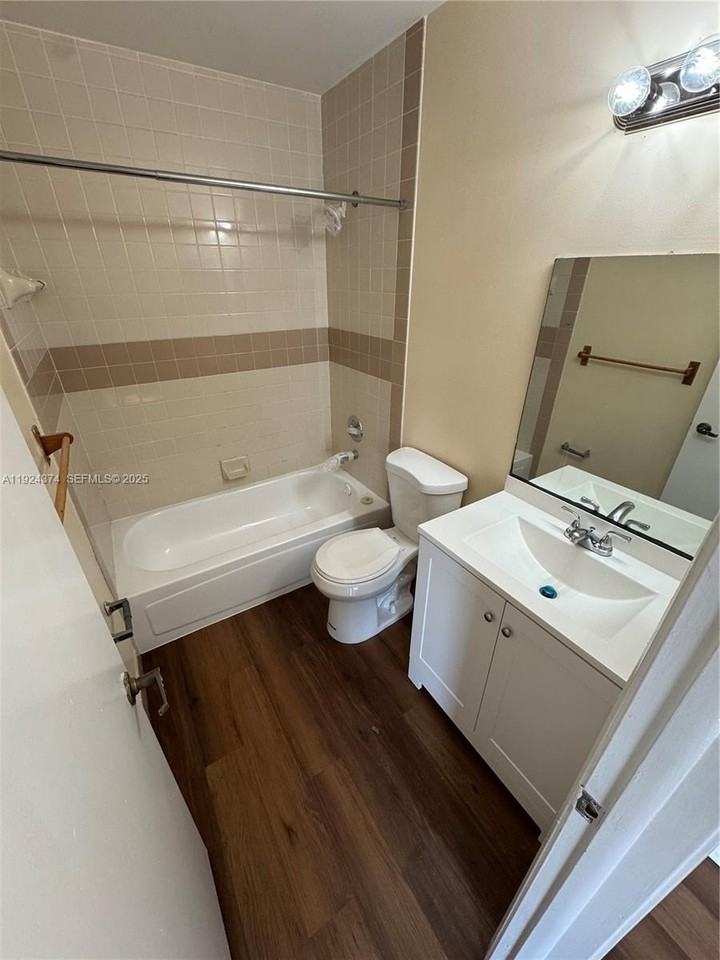 11614 Nw 37th St #11614 - Photo 4 of 8