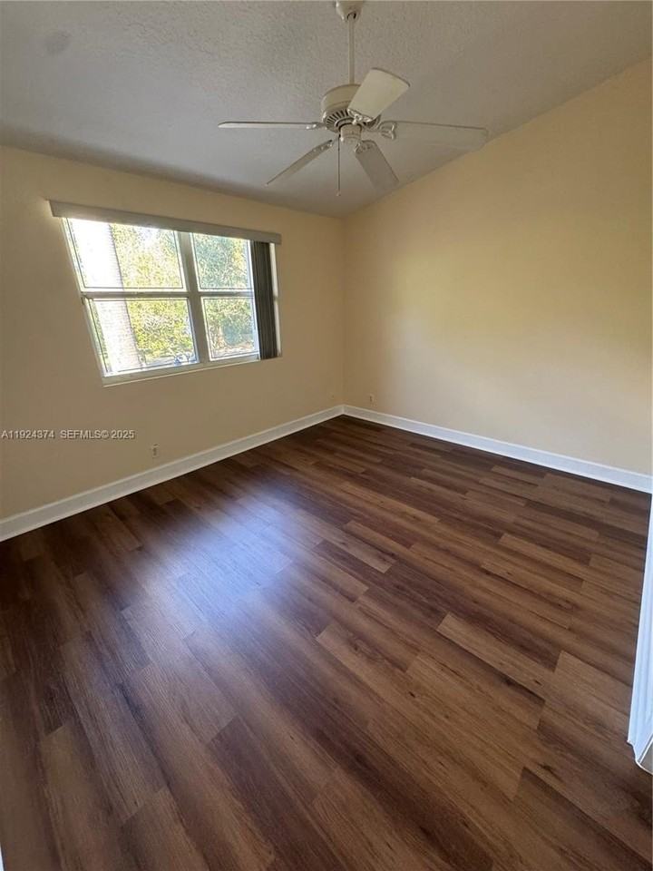 11614 Nw 37th St #11614 - Photo 5 of 8