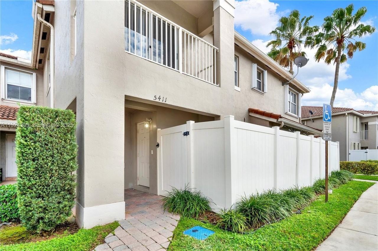 5411 Sw 125th Ter #5411 - Photo 2 of 22