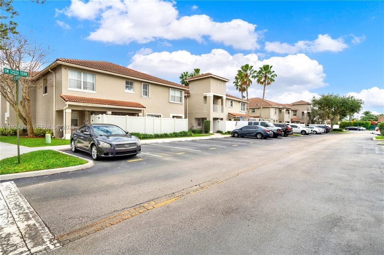 5411 Sw 125th Ter #5411 - Photo 3 of 22