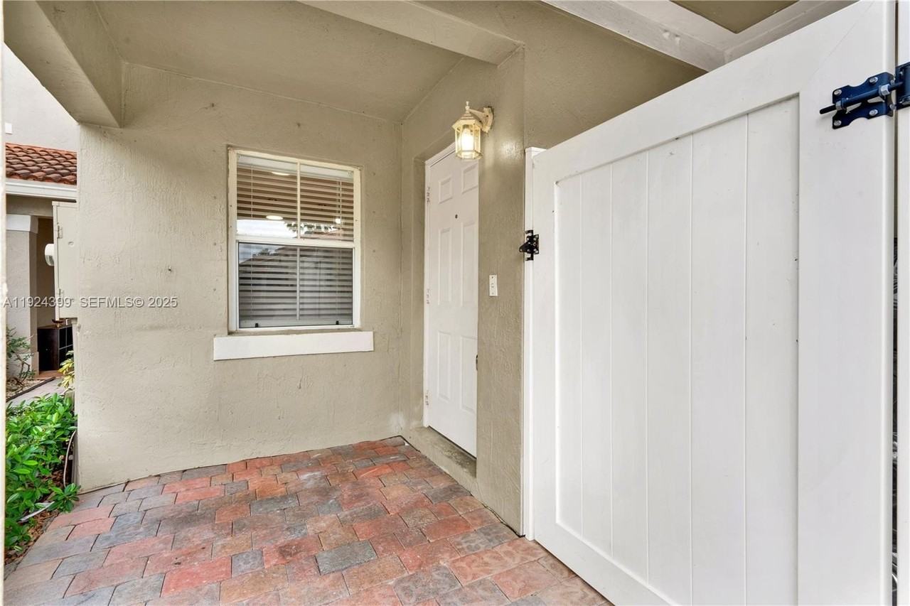 5411 Sw 125th Ter #5411 - Photo 4 of 22