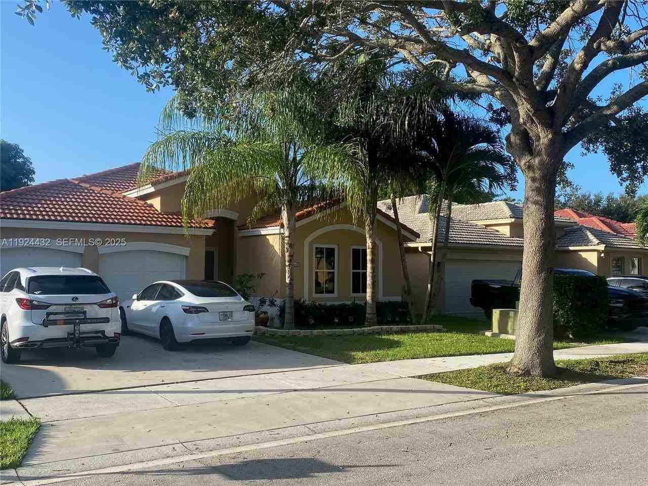 14046 S Cypress Cove Cir - Photo 3 of 39