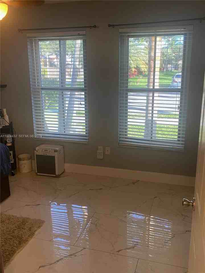 14046 S Cypress Cove Cir - Photo 5 of 39