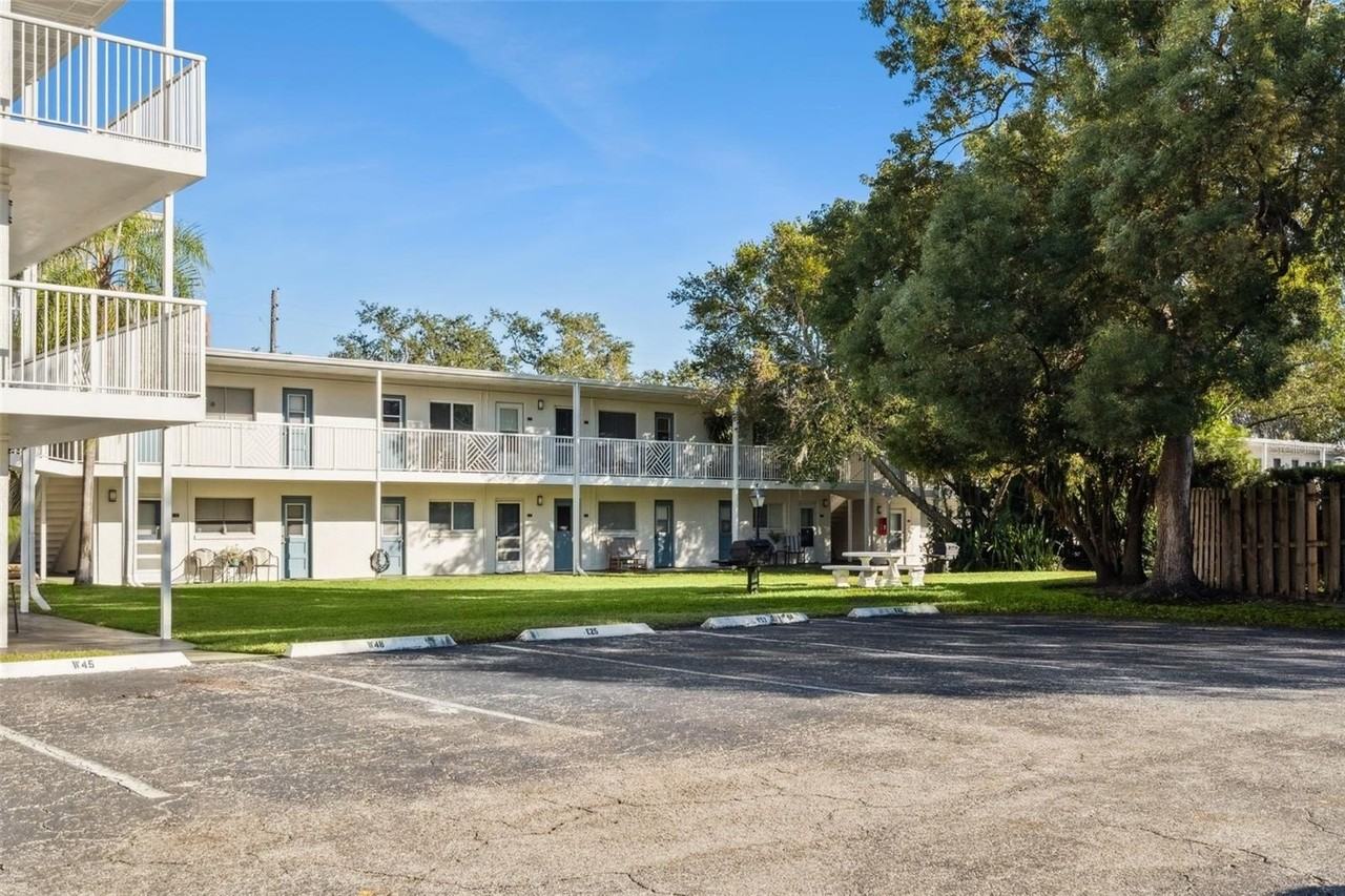 320 Lakeview Street #213