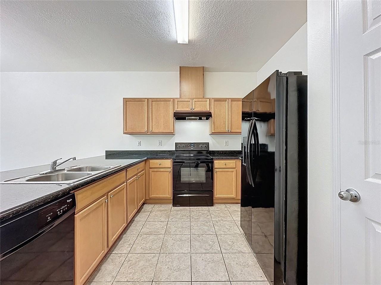 3135 Tocoa Cir - Photo 3 of 36