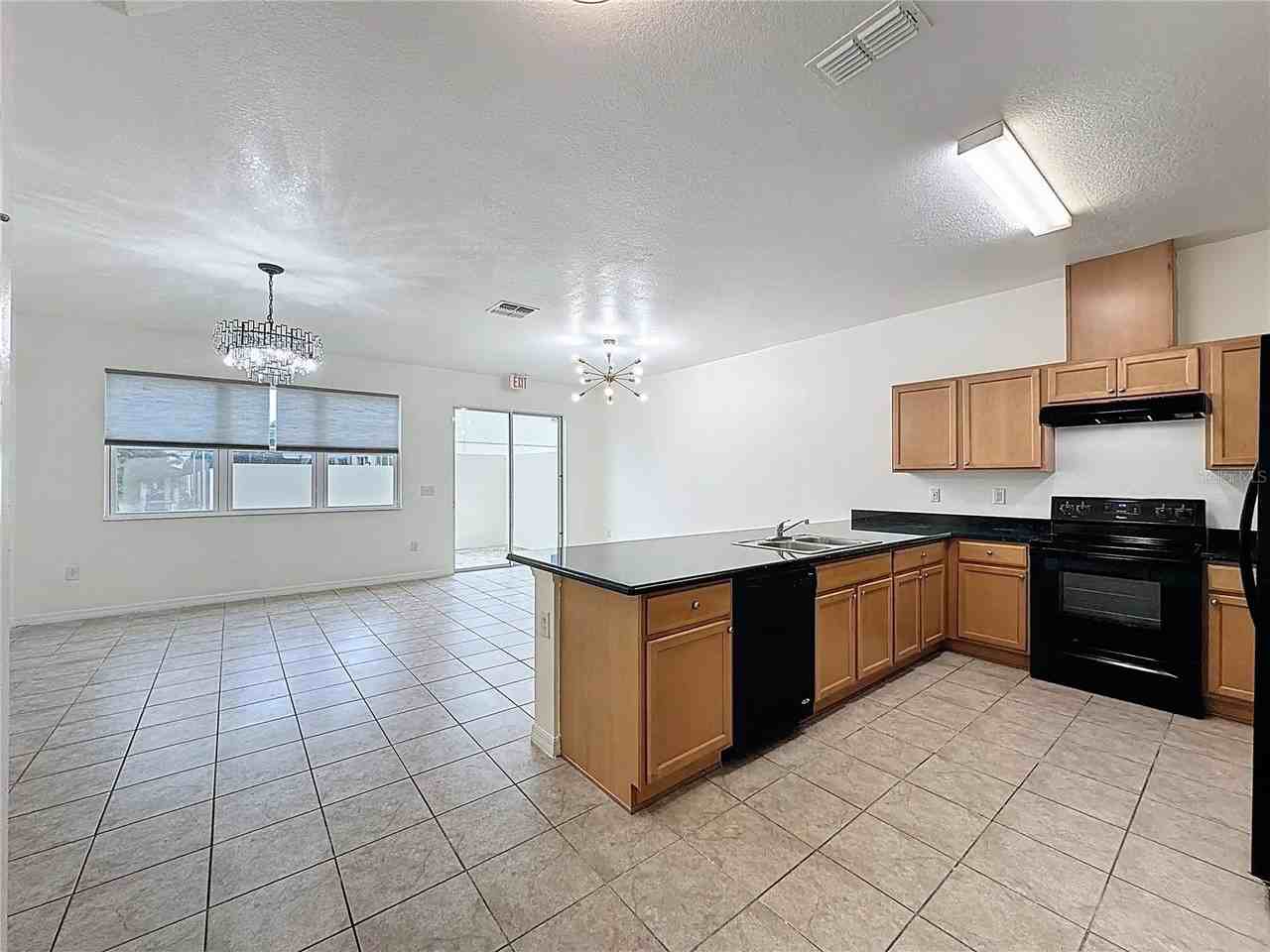 3135 Tocoa Cir - Photo 5 of 36