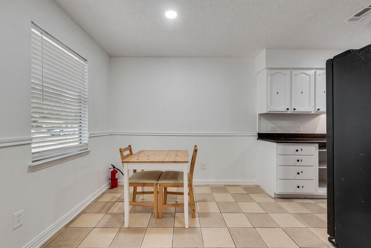 W Cedar St - Photo 3 of 13