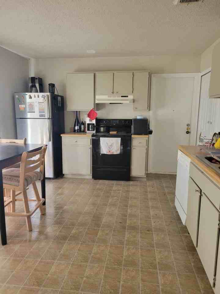 Gallery Sun Dr - Photo 2 of 7