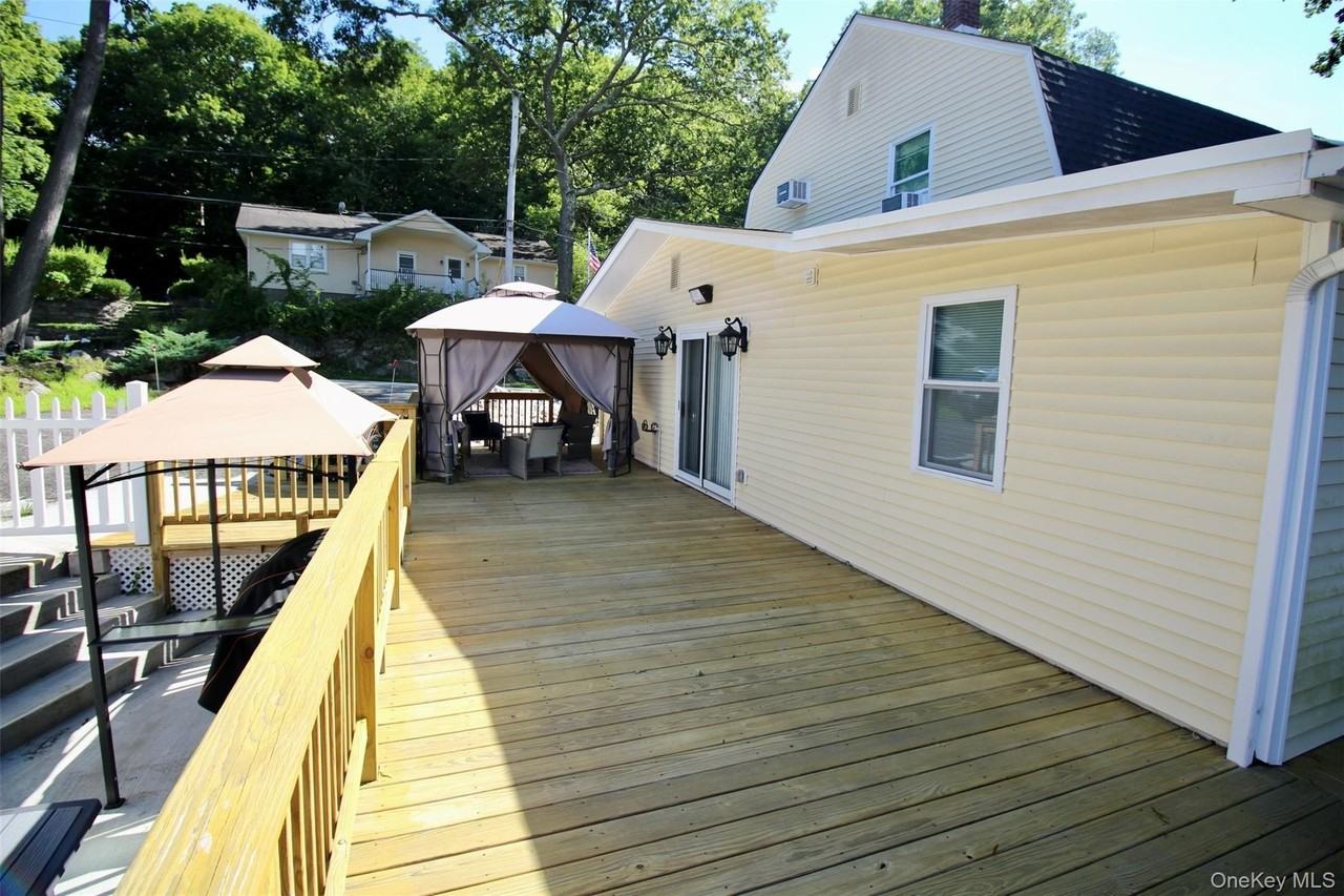 22 Hillside Ave - Photo 4 of 25