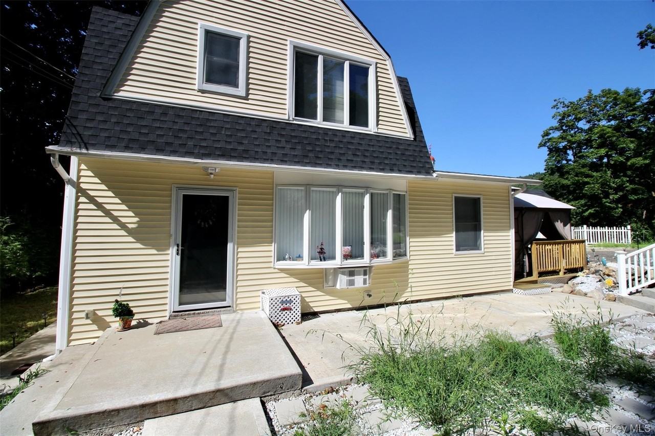 22 Hillside Ave - Photo 5 of 25