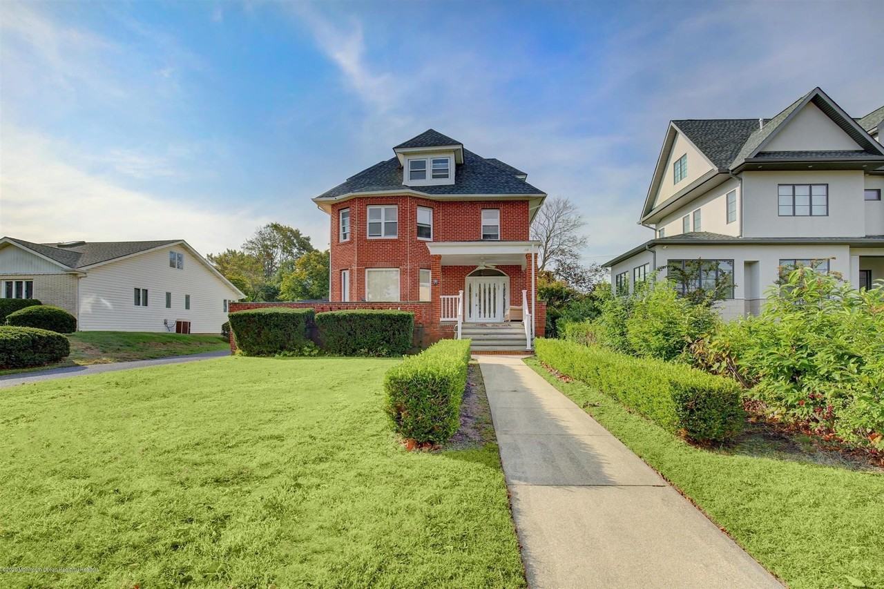 60 Monmouth Dr - Photo 3 of 33