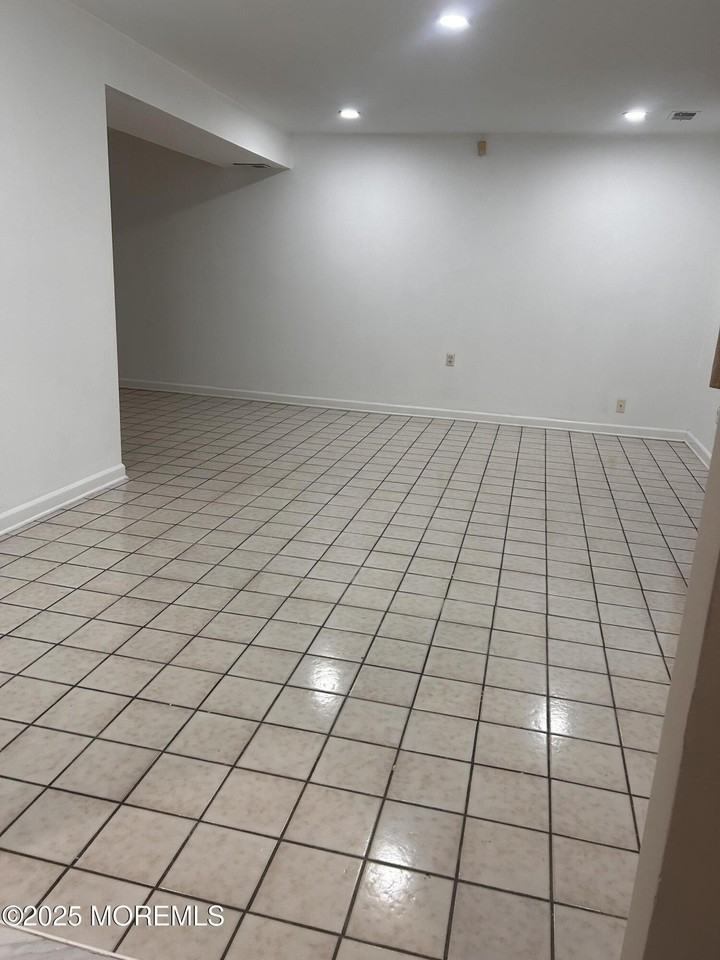 823 Bowman Rd - Photo 3 of 27