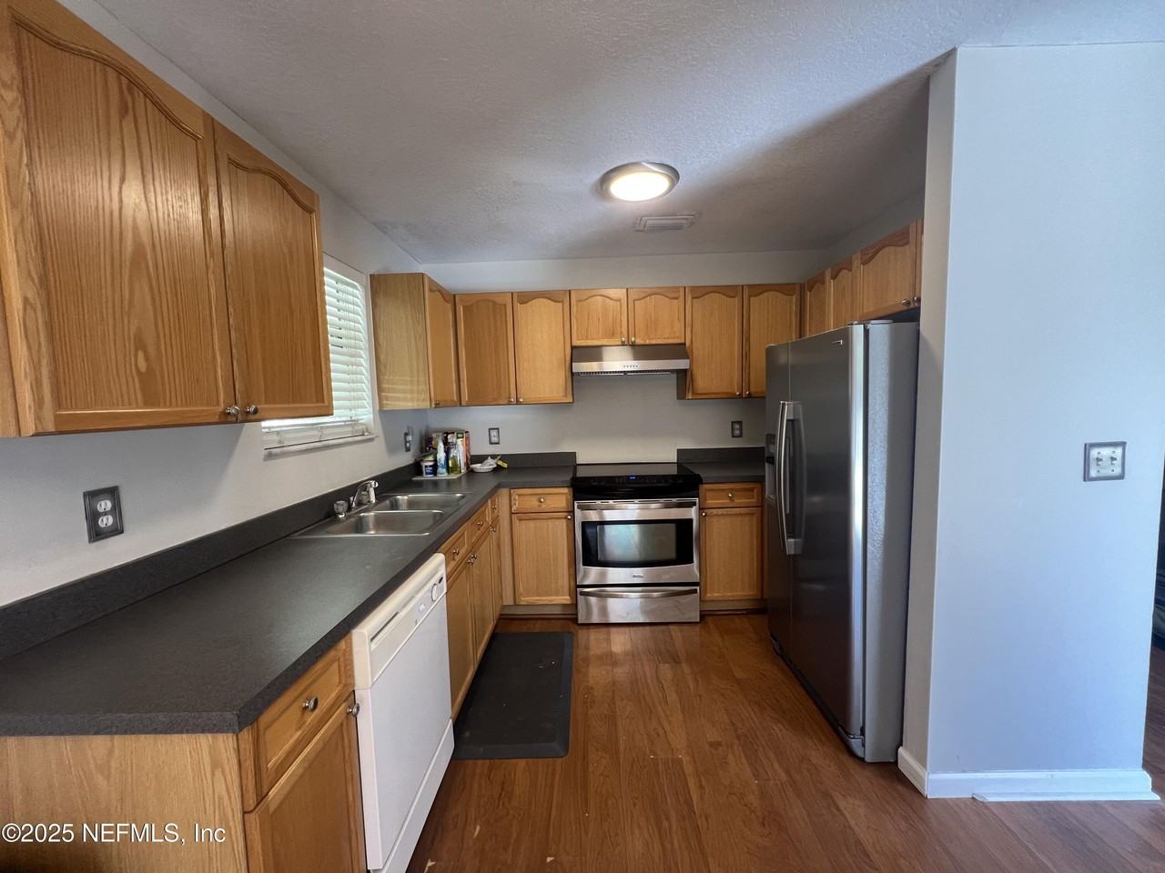 1508 Center St - Photo 6 of 24