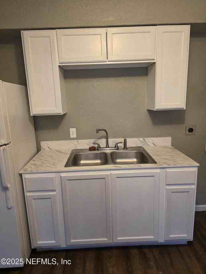 1177 W 26th St - Photo 2 of 16