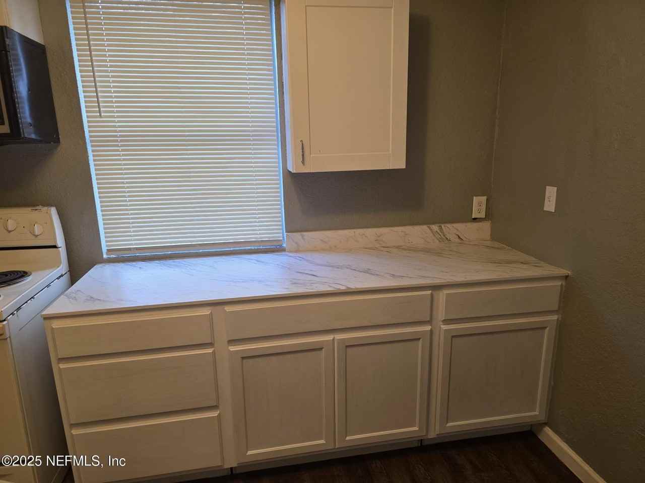 1177 W 26th St - Photo 3 of 16