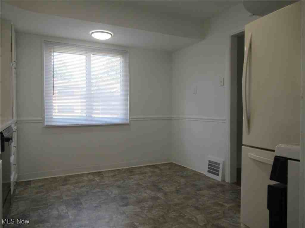 8005 Bremen Ave - Photo 6 of 27