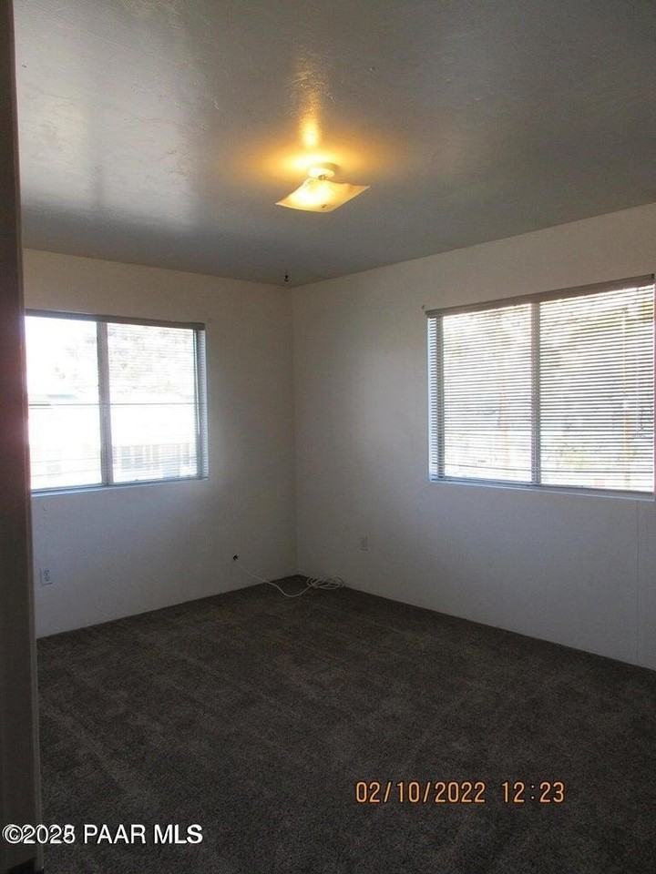 138 N Willow St Apt B #B - Photo 6 of 8