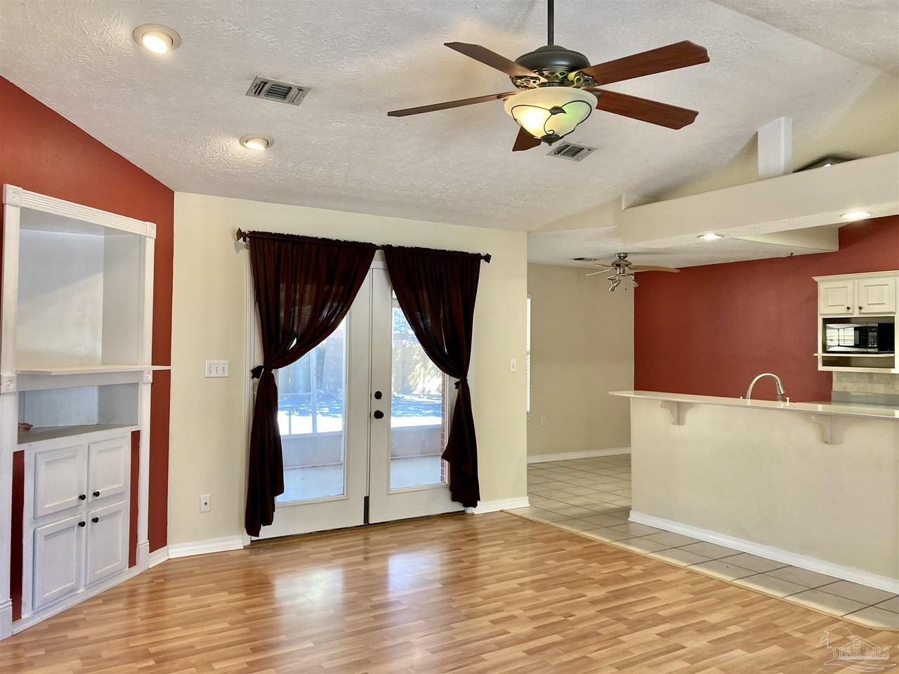 3146 Live Oak St - Photo 5 of 42